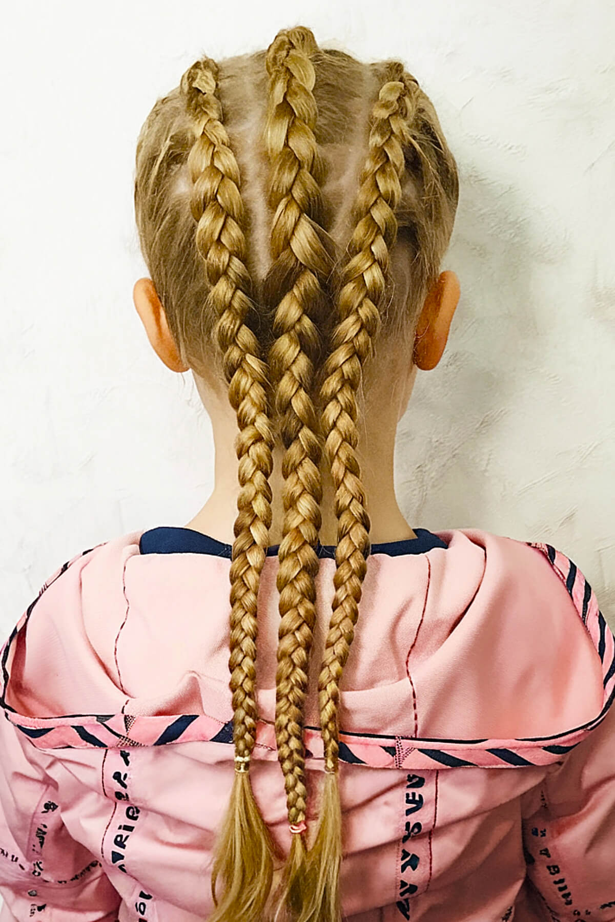 20 Easy Skiing Hairstyles to Stay Chic on the Slopes in 2025