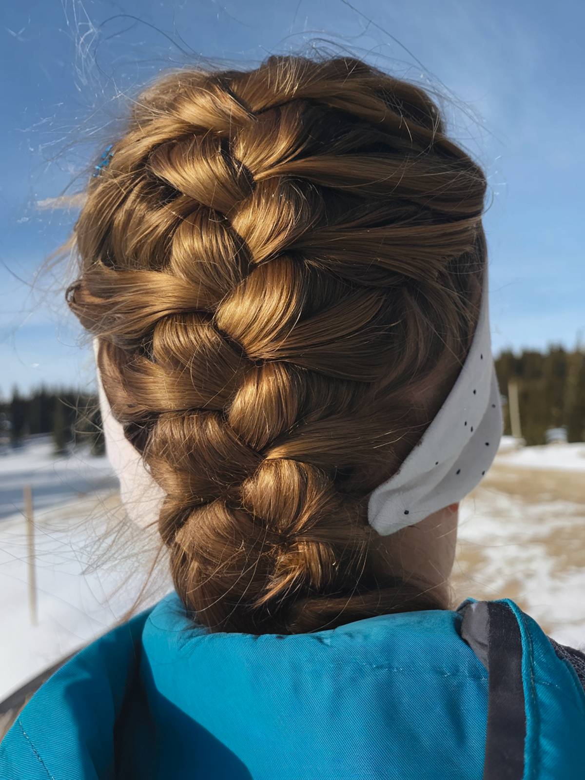 20 Easy Skiing Hairstyles to Stay Chic on the Slopes in 2025