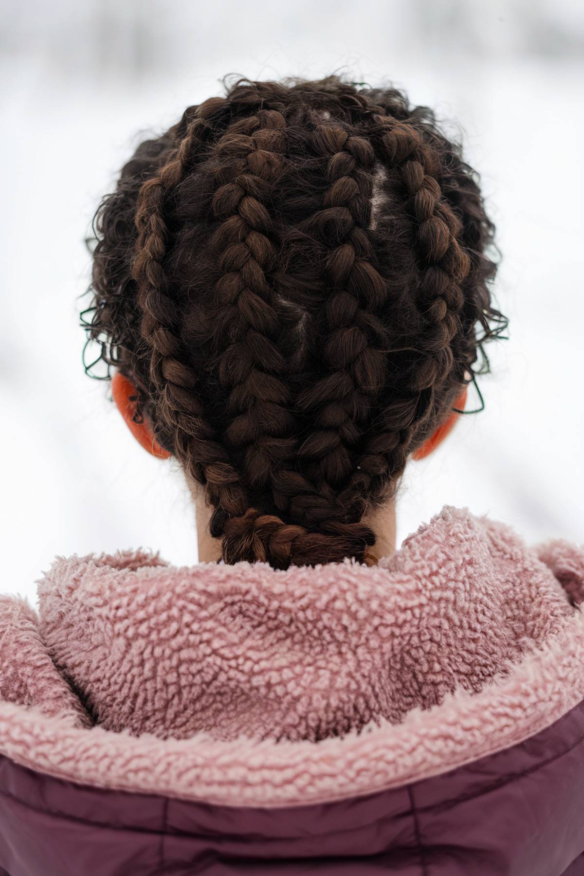 20 Easy Skiing Hairstyles to Stay Chic on the Slopes in 2025