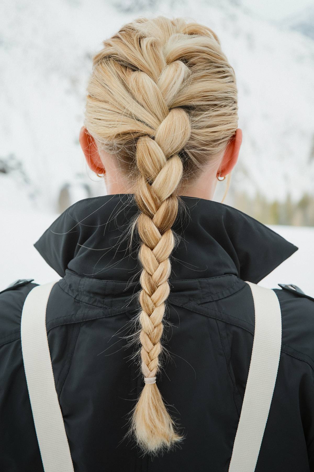 20 Easy Skiing Hairstyles to Stay Chic on the Slopes in 2025