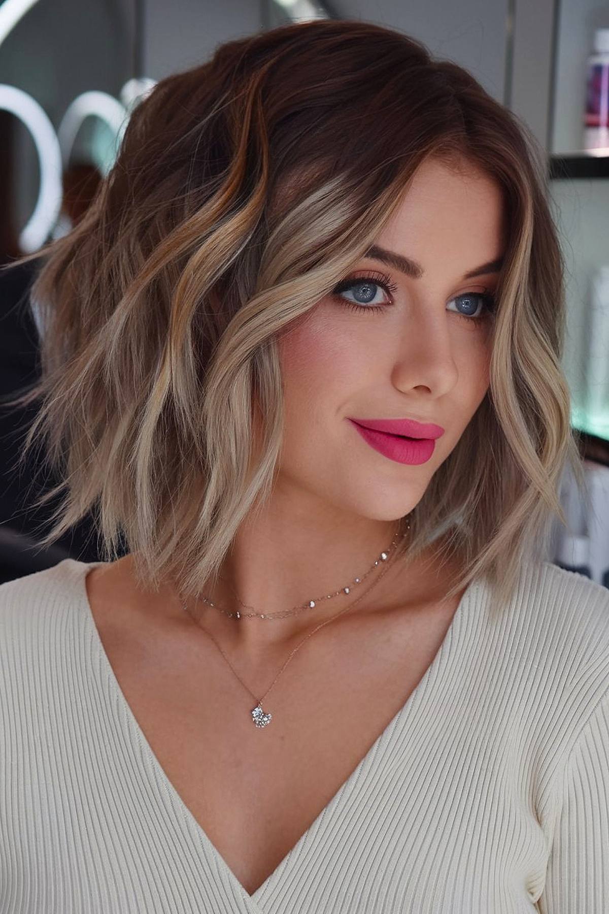 Best Hairstyles for Thick, Wavy Hair in 2025 + 2025