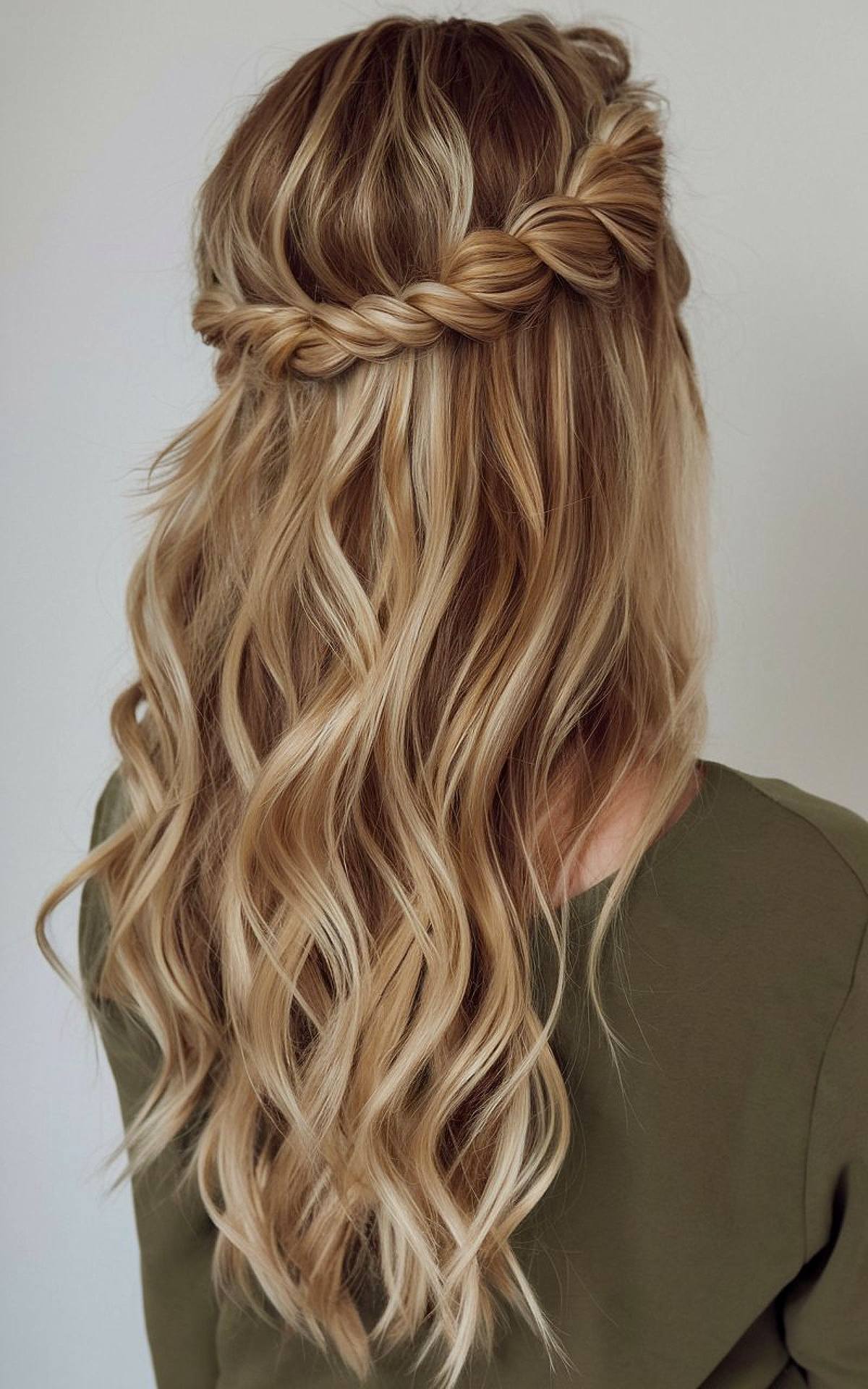 Best Hairstyles for Thick, Wavy Hair in 2025 + 2025