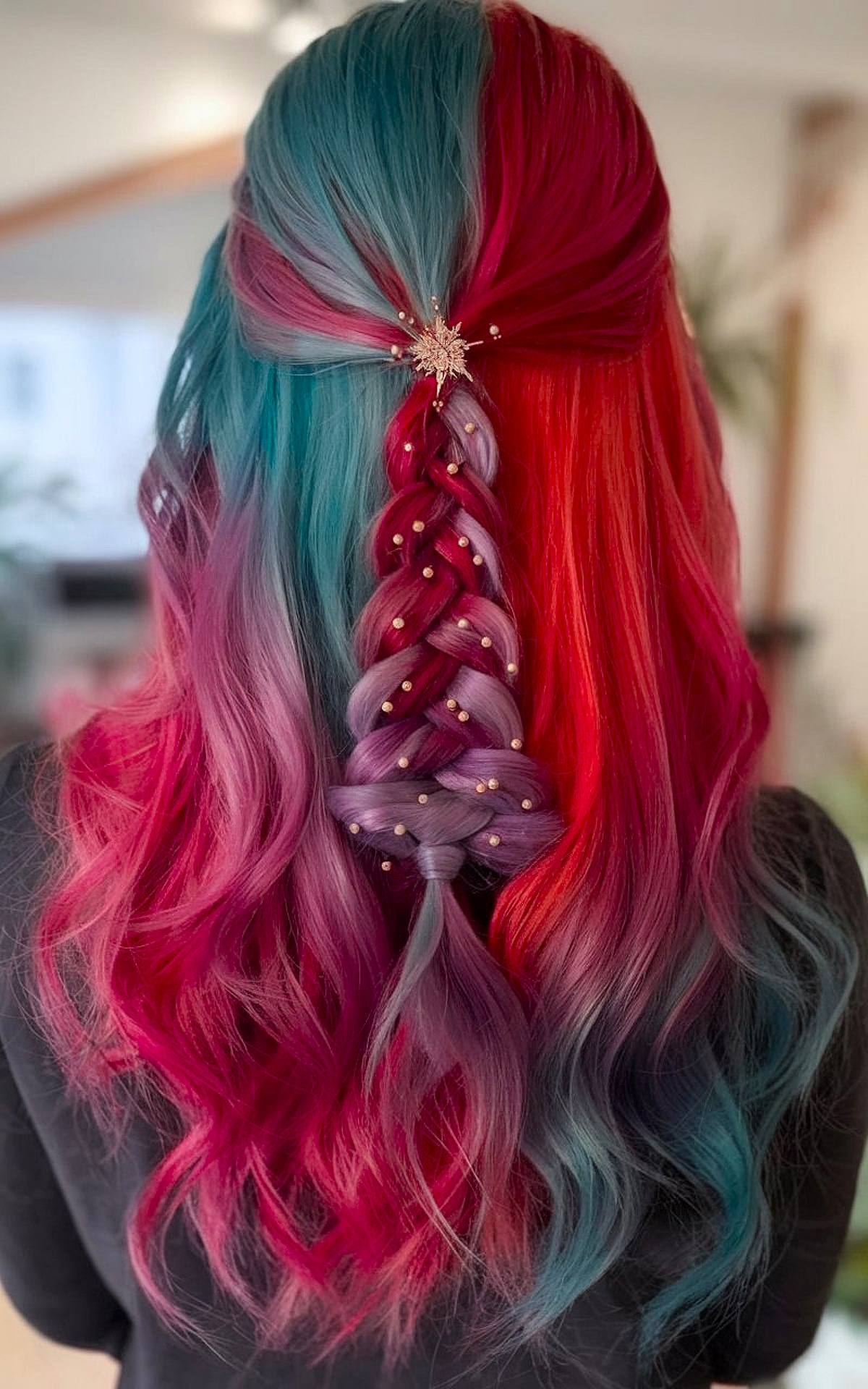 The Best Christmas Hairstyles for Women in 2025 (16 Festive Ideas)