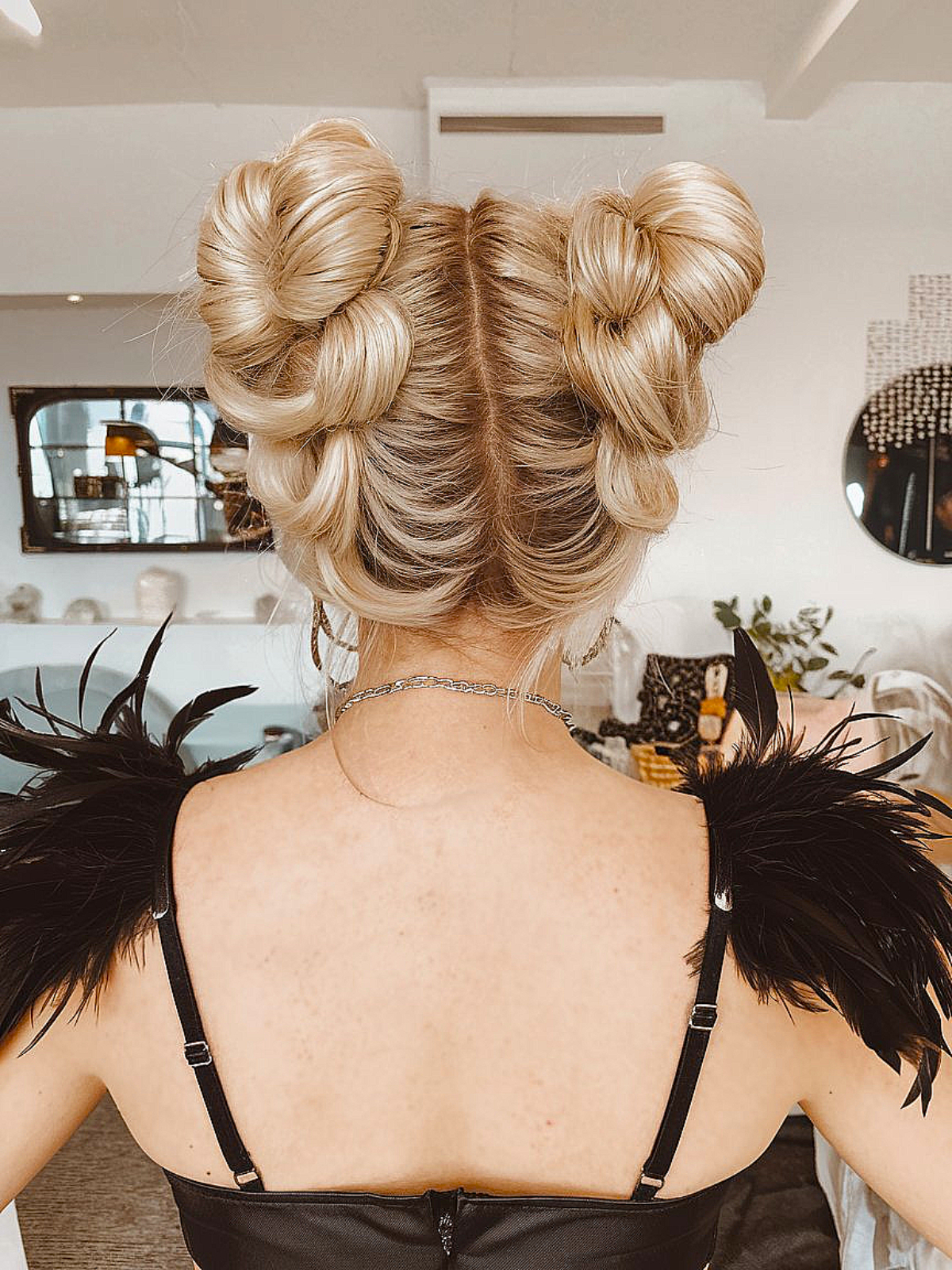 17 Spooky Chic Halloween Hairstyles Trending in 2025