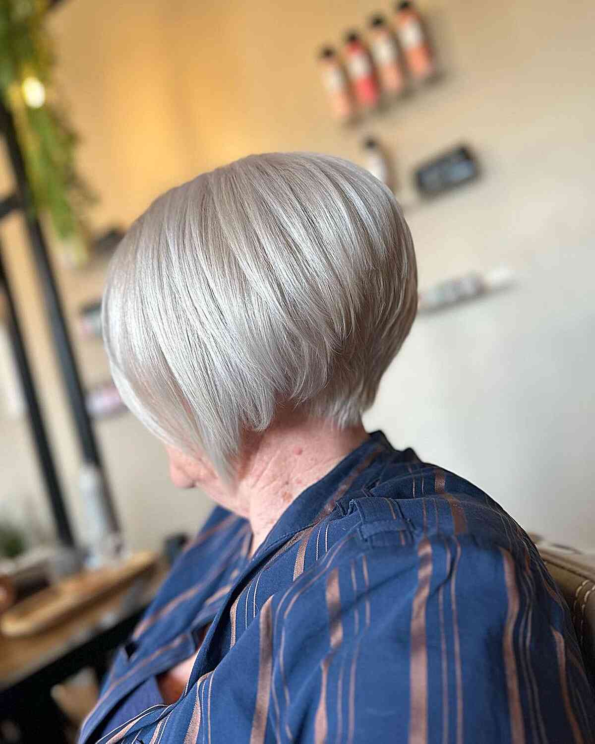 Here Are 25 Older Women Who Perfectly Pull Off The Modern “Wedge Cut” With Style