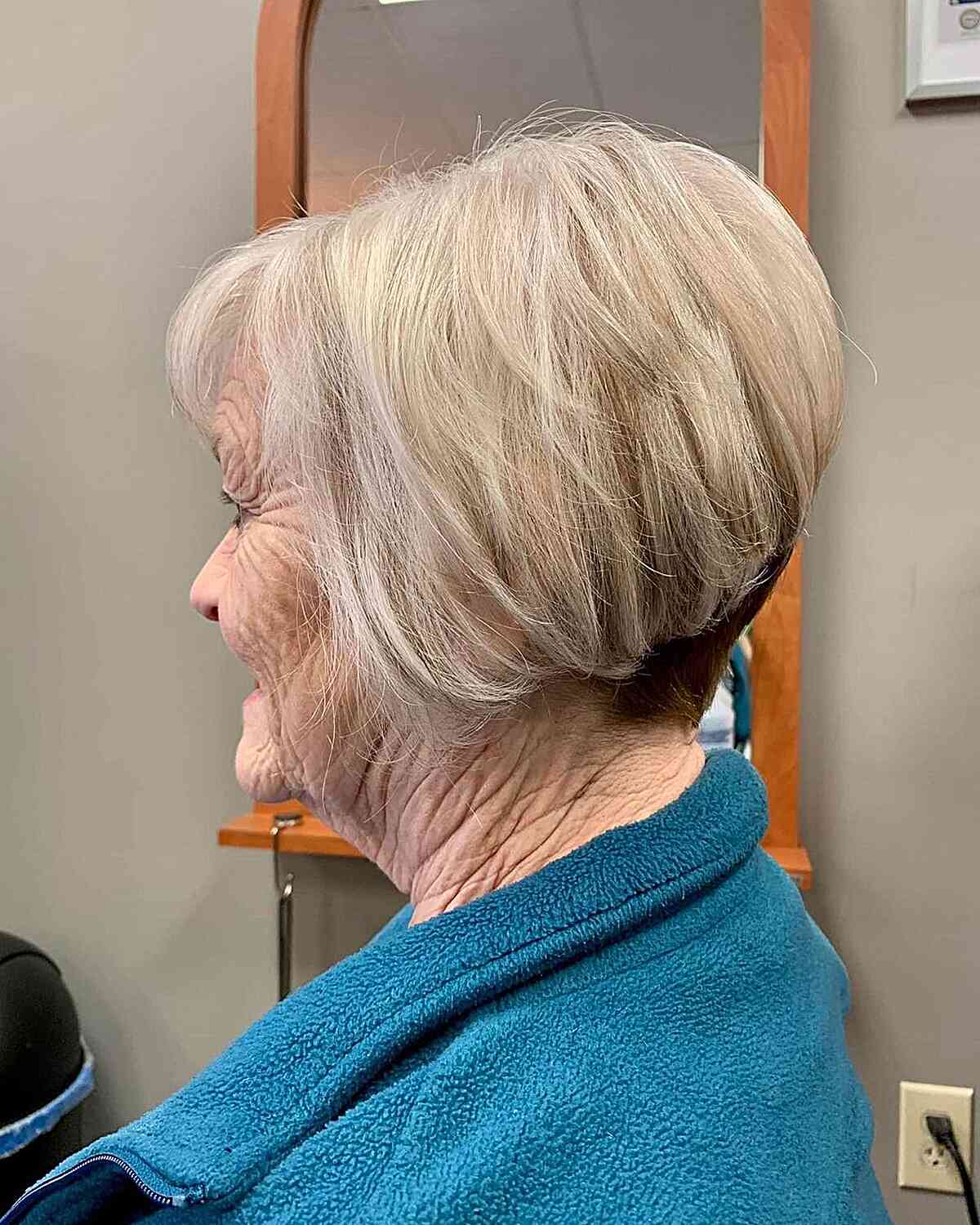 Here Are 25 Older Women Who Perfectly Pull Off The Modern “Wedge Cut” With Style