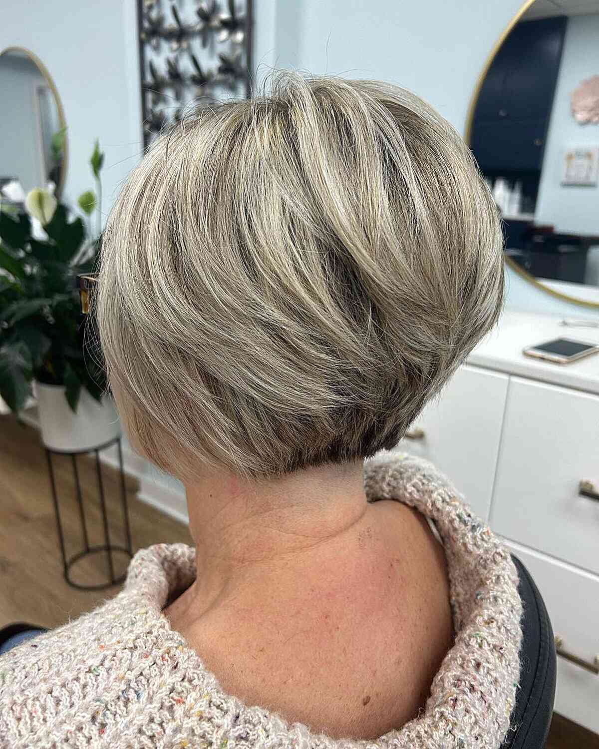 Here Are 25 Older Women Who Perfectly Pull Off The Modern “Wedge Cut” With Style