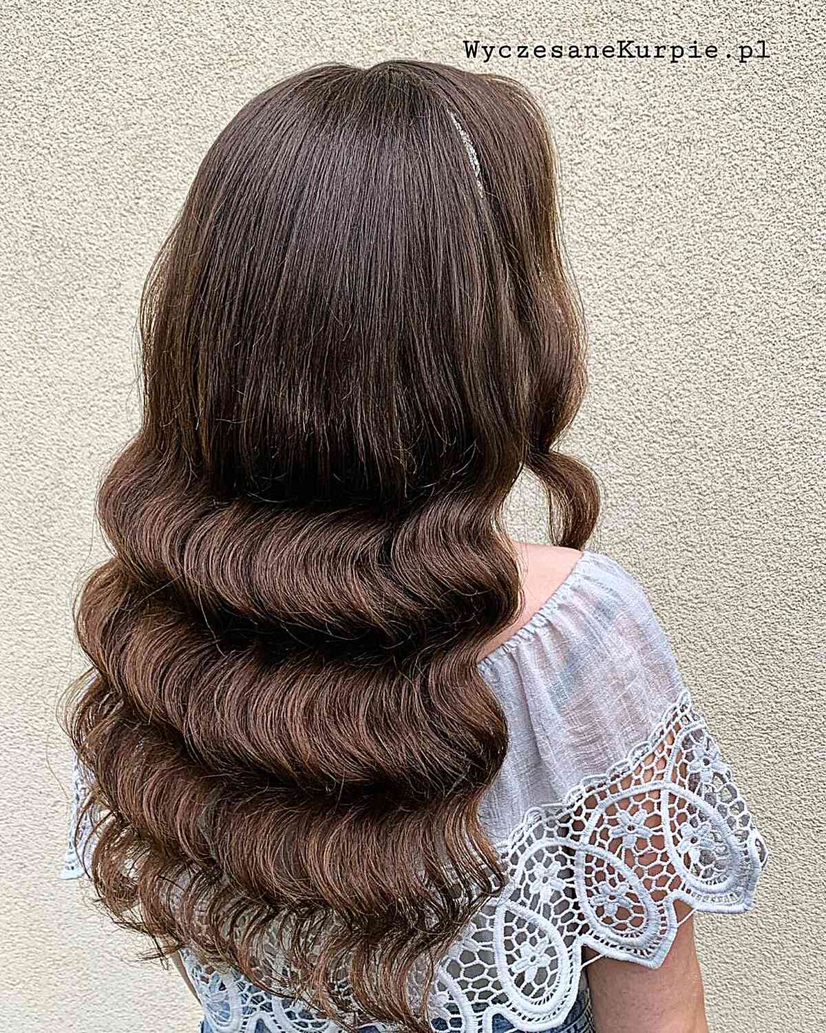 25 Absolutely Gorgeous Ways to Get “Hollywood Waves” for Your Next Event