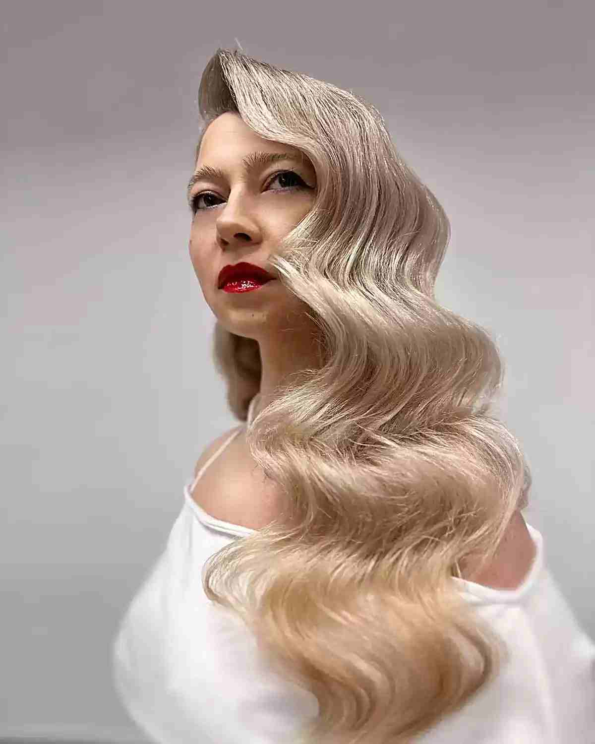 25 Absolutely Gorgeous Ways to Get “Hollywood Waves” for Your Next Event