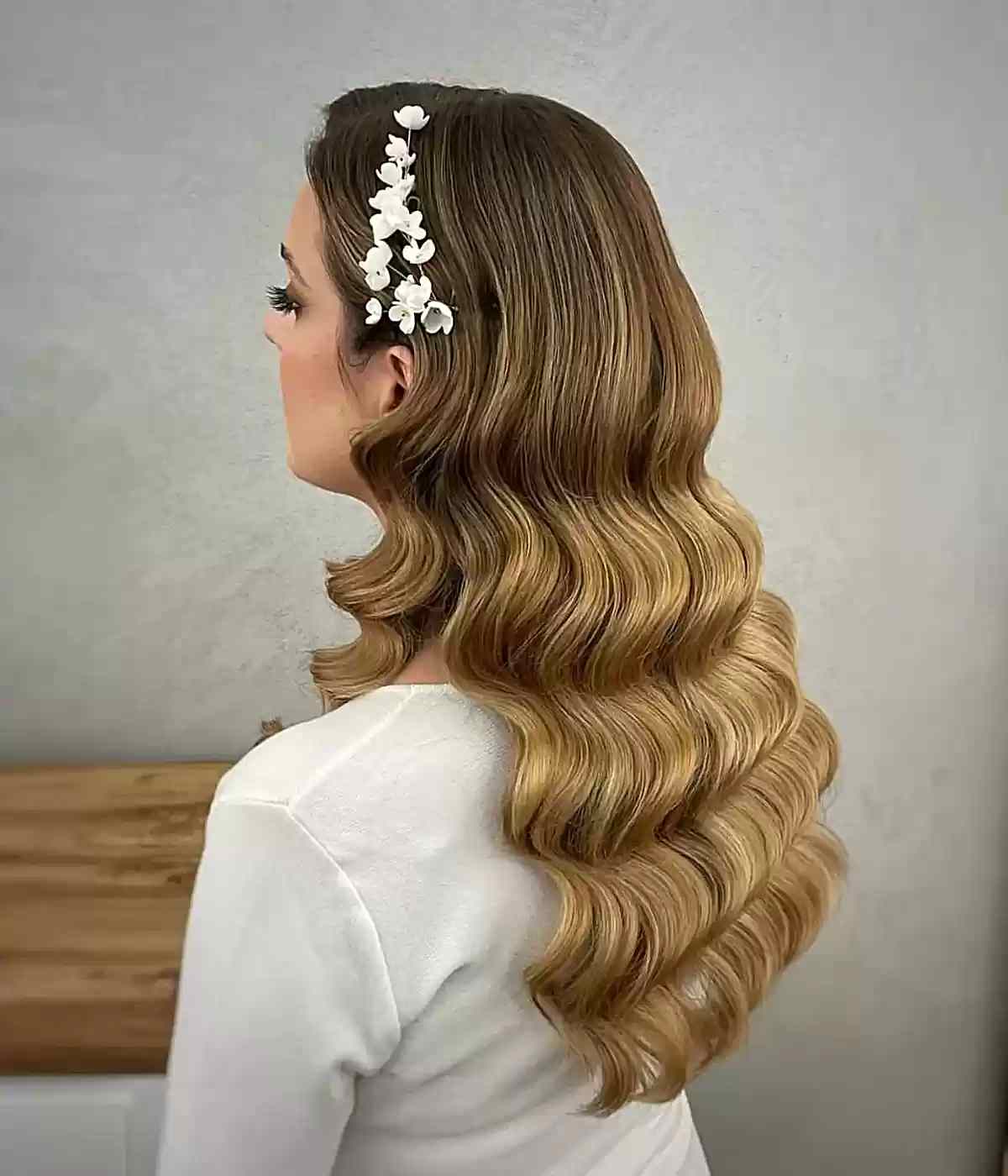 25 Absolutely Gorgeous Ways to Get “Hollywood Waves” for Your Next Event