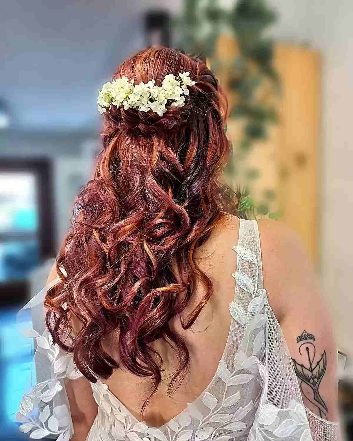 25 Hawaiian Hairstyles for the Cutest Island Look