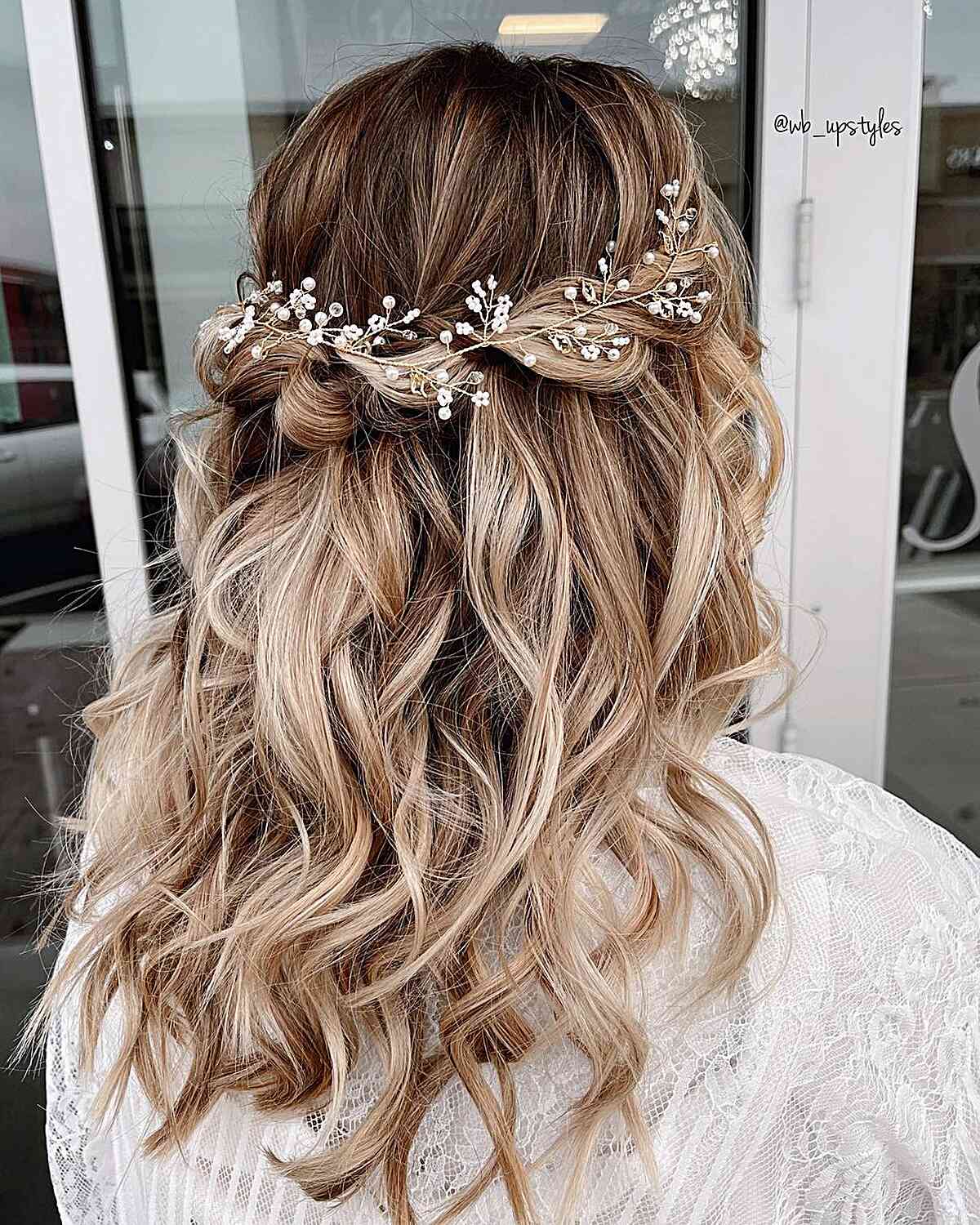 25 Hawaiian Hairstyles for the Cutest Island Look