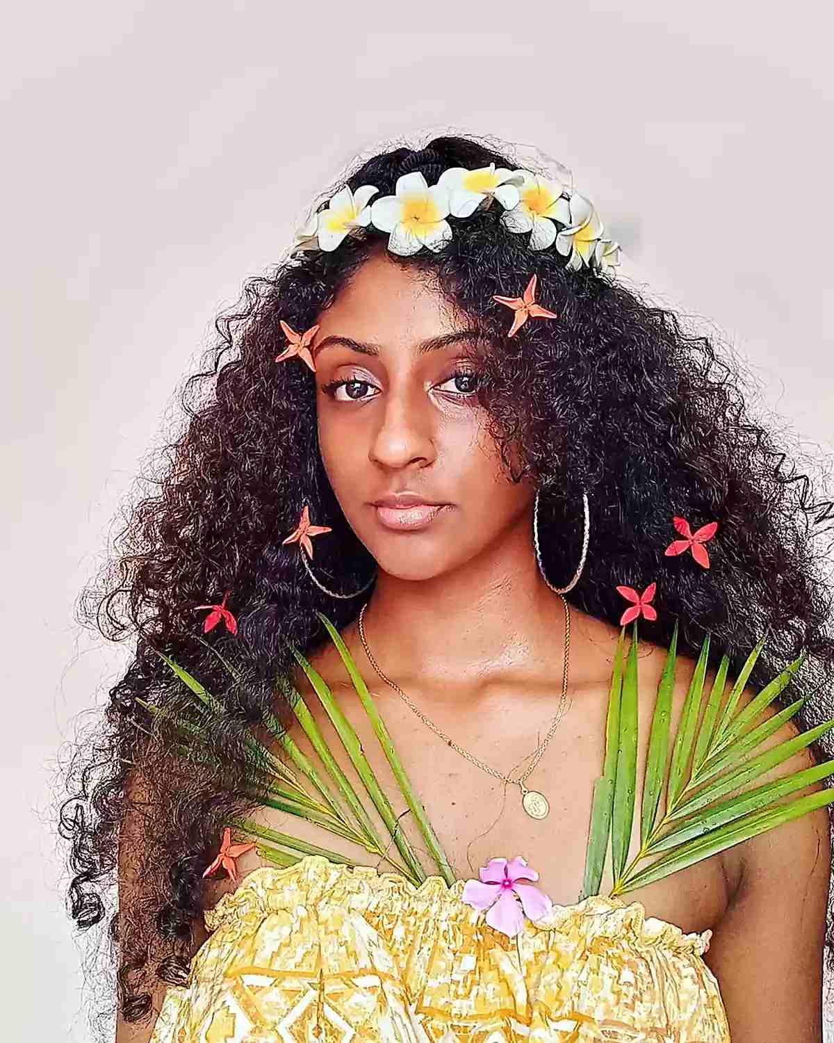 25 Hawaiian Hairstyles for the Cutest Island Look