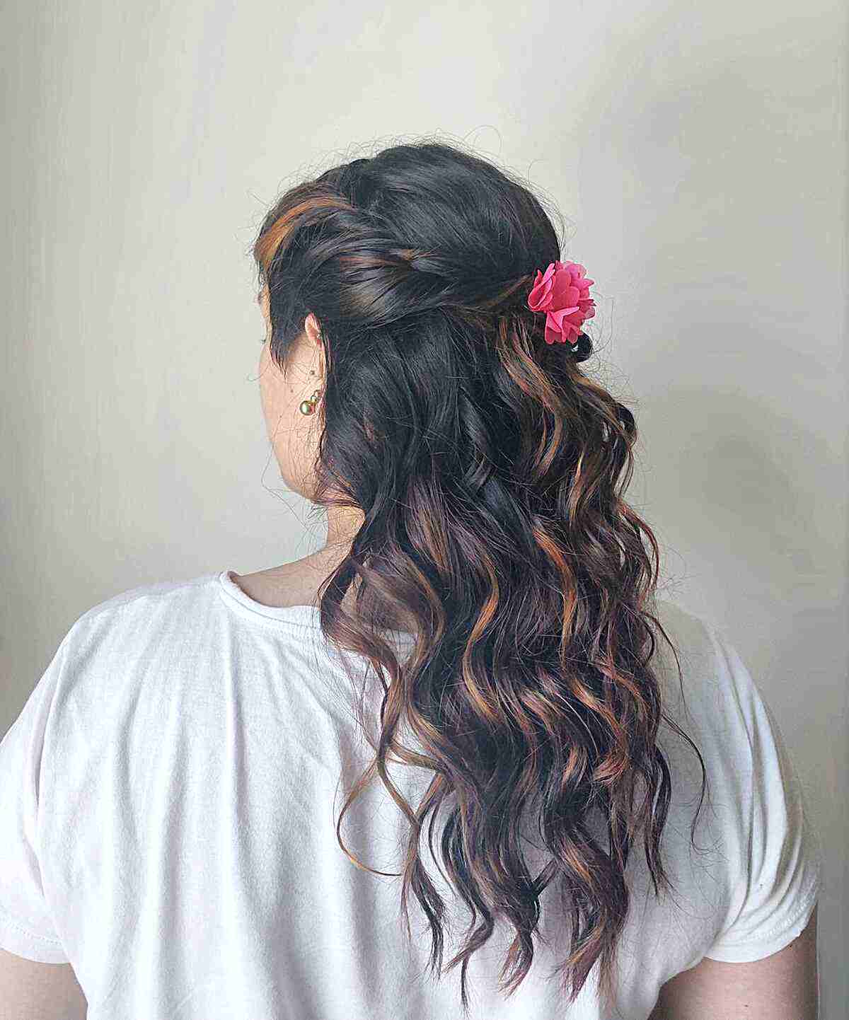 25 Hawaiian Hairstyles for the Cutest Island Look