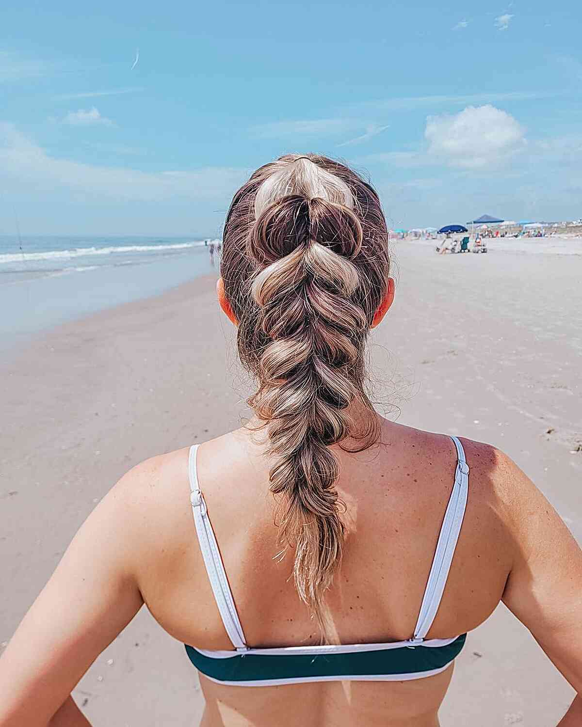 25 Hawaiian Hairstyles for the Cutest Island Look