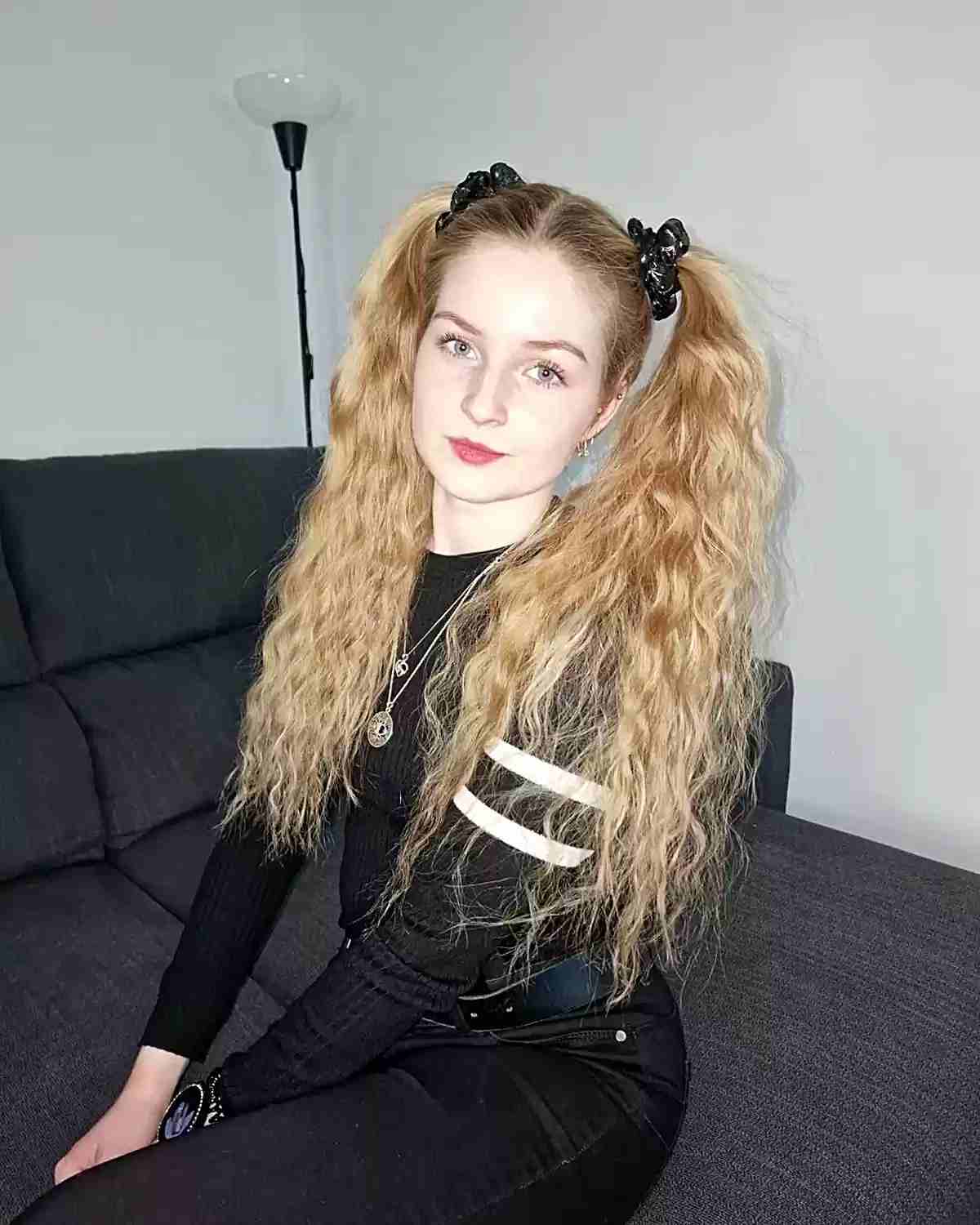 20 Cheerleading Hairstyles for Team Players