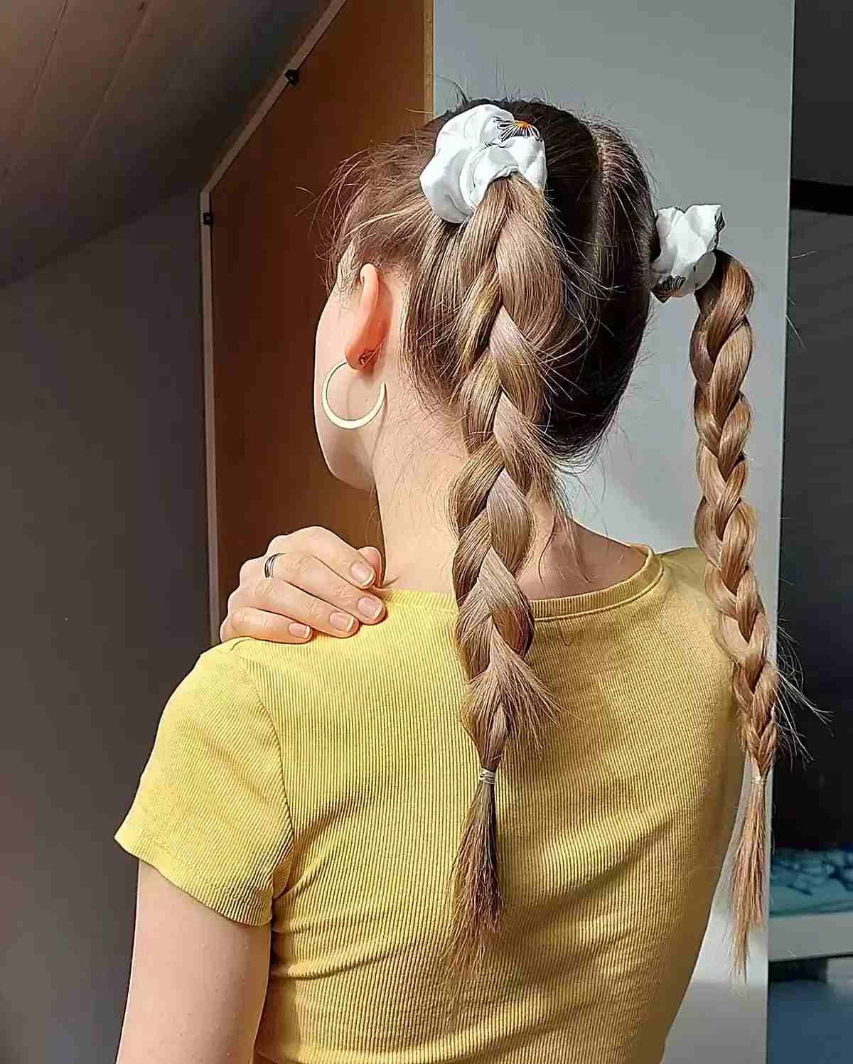 20 Cheerleading Hairstyles for Team Players