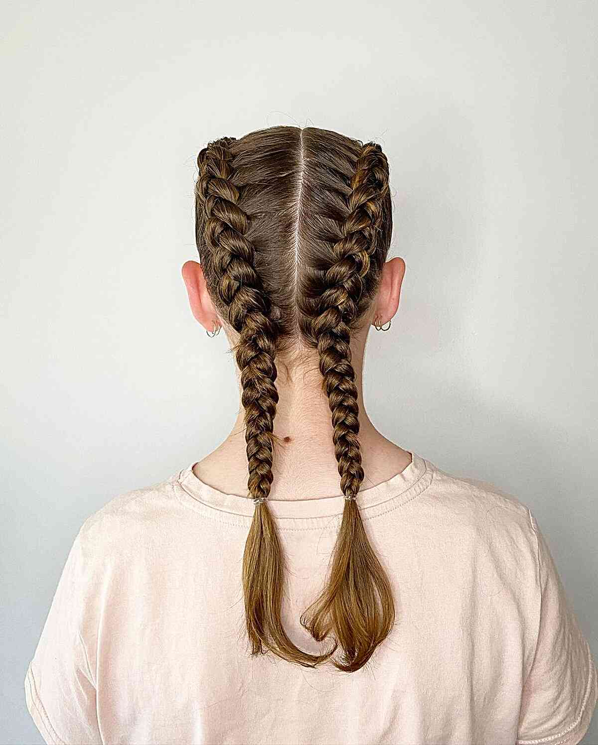 28 Perfect Softball Hairstyles That Are Trendy and Practical