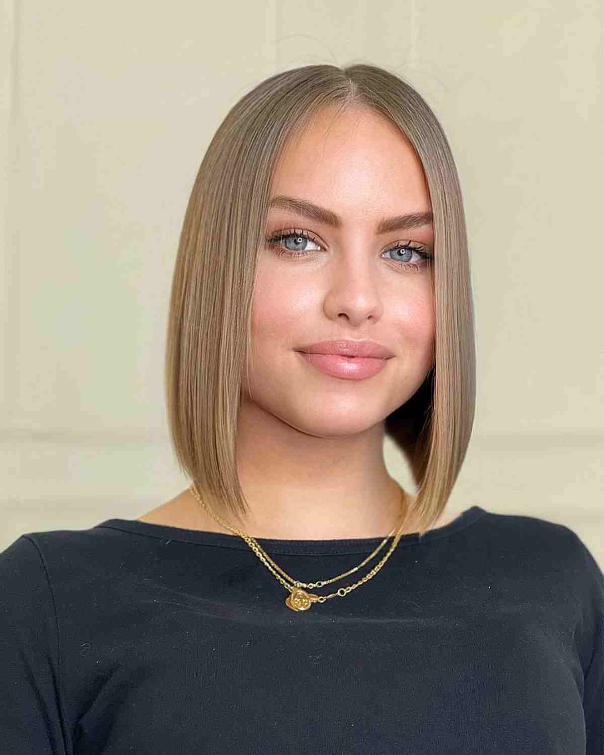 69 Middle Part Hairstyles Trending Right Now