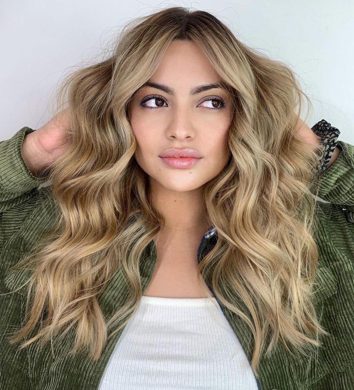 69 Middle Part Hairstyles Trending Right Now