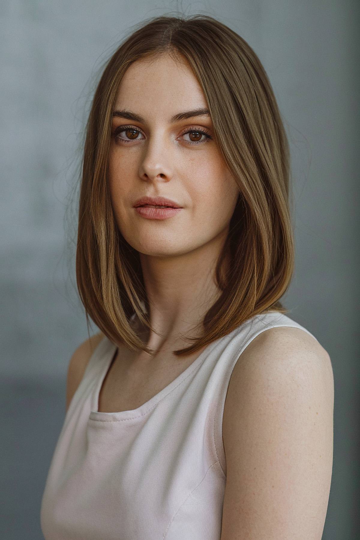 40 Easy Medium-Length Haircuts You Have to Show Your Stylist in 2025
