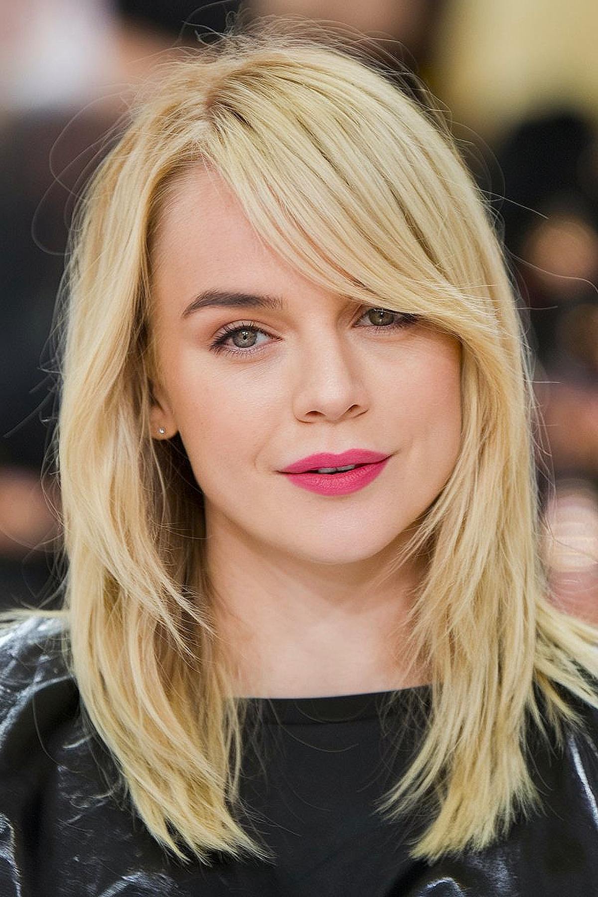 40 Easy Medium-Length Haircuts You Have to Show Your Stylist in 2025