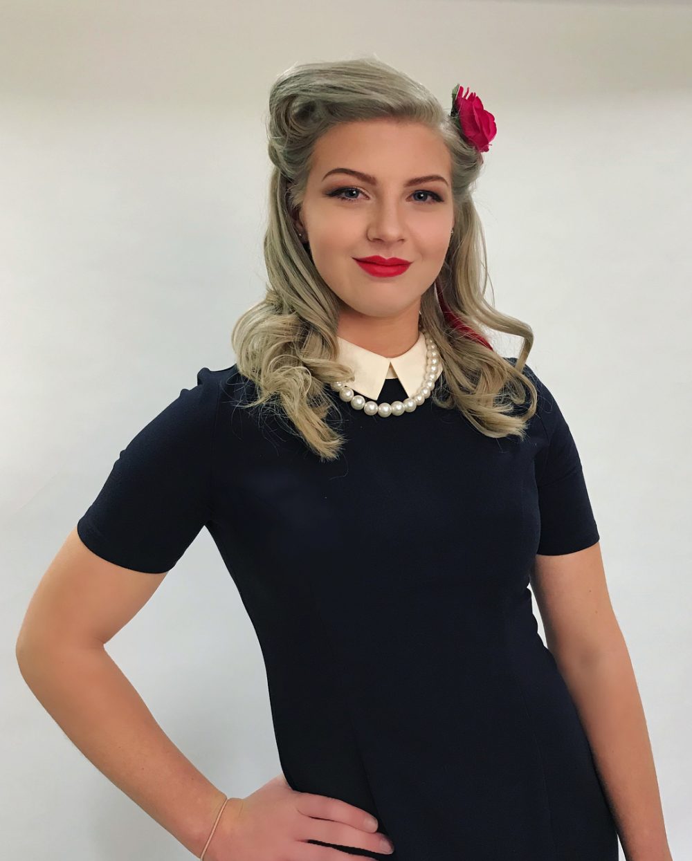 28Pin-Up Hairstyles That Scream “Retro Chic” (Tutorials Included)