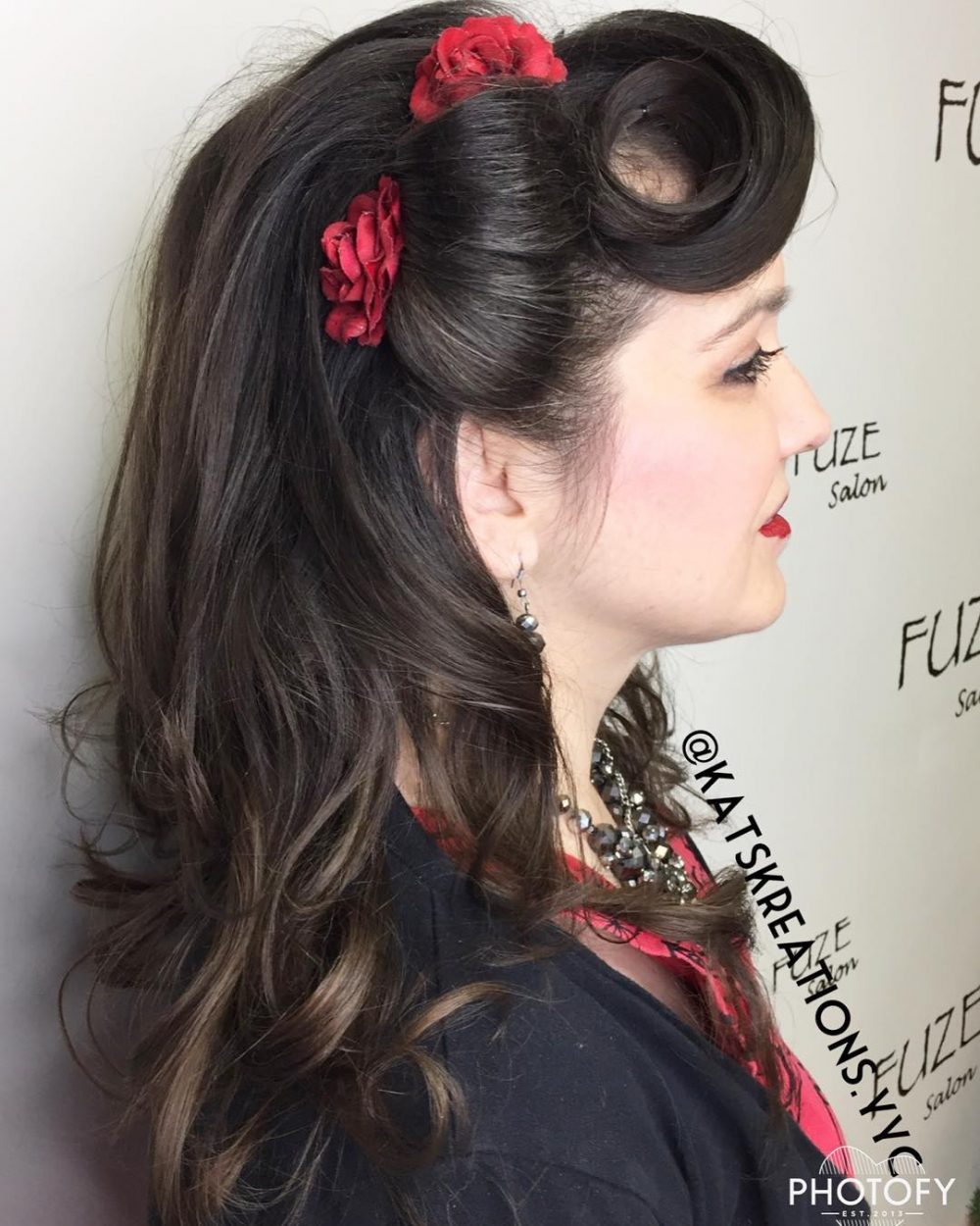 28Pin-Up Hairstyles That Scream “Retro Chic” (Tutorials Included)