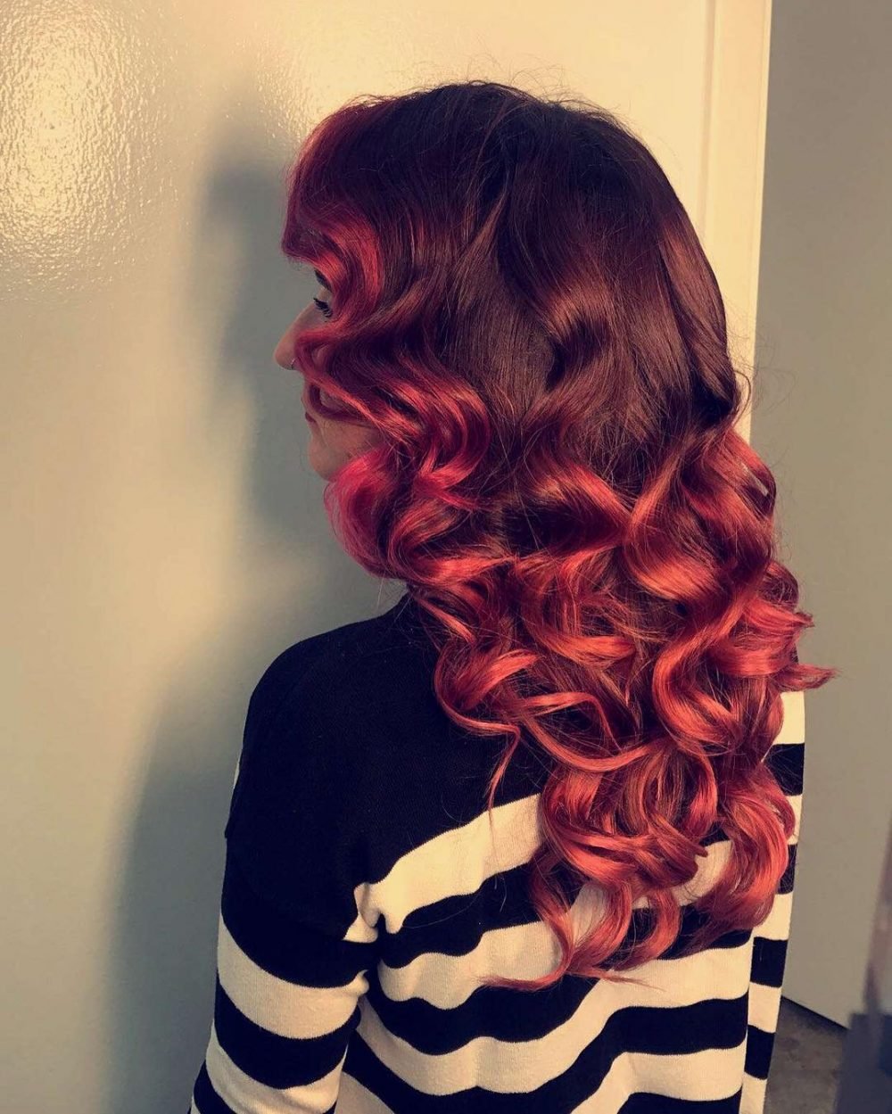 28Pin-Up Hairstyles That Scream “Retro Chic” (Tutorials Included)