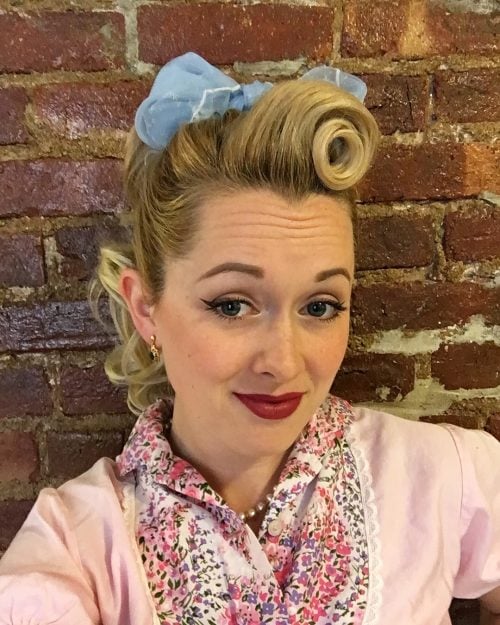 28Pin-Up Hairstyles That Scream “Retro Chic” (Tutorials Included)