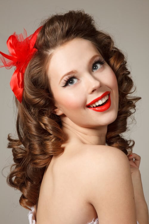 28Pin-Up Hairstyles That Scream “Retro Chic” (Tutorials Included)