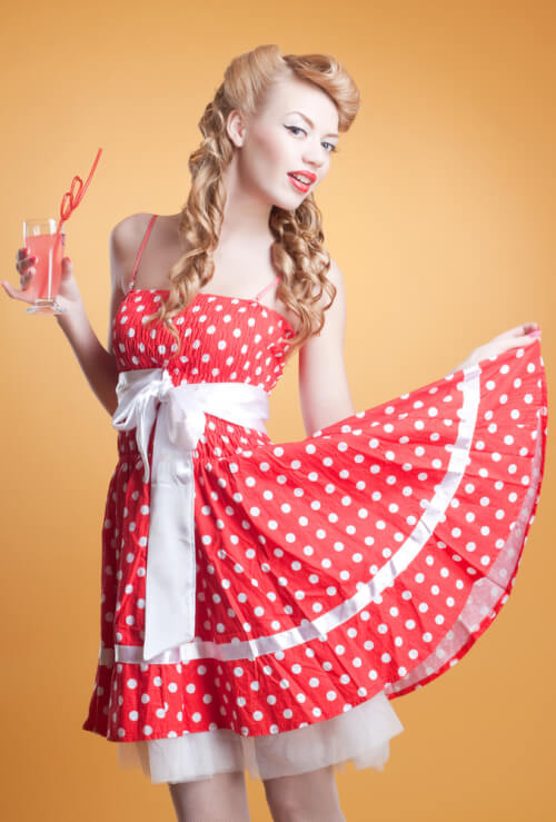 28Pin-Up Hairstyles That Scream “Retro Chic” (Tutorials Included)