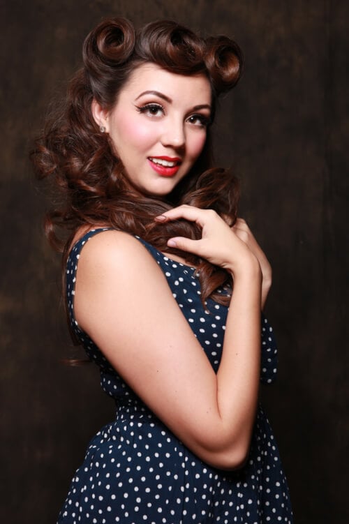 28Pin-Up Hairstyles That Scream “Retro Chic” (Tutorials Included)