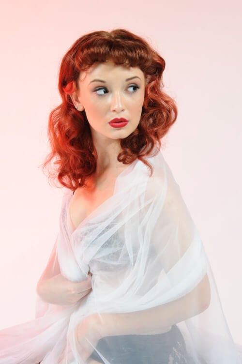28Pin-Up Hairstyles That Scream “Retro Chic” (Tutorials Included)