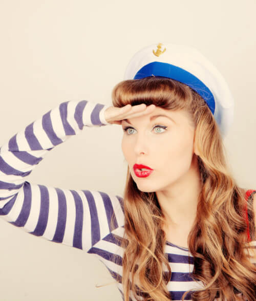 28Pin-Up Hairstyles That Scream “Retro Chic” (Tutorials Included)