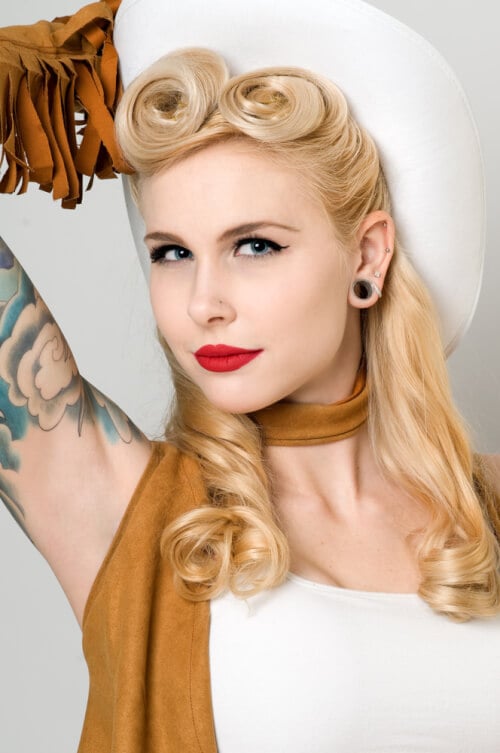 28Pin-Up Hairstyles That Scream “Retro Chic” (Tutorials Included)