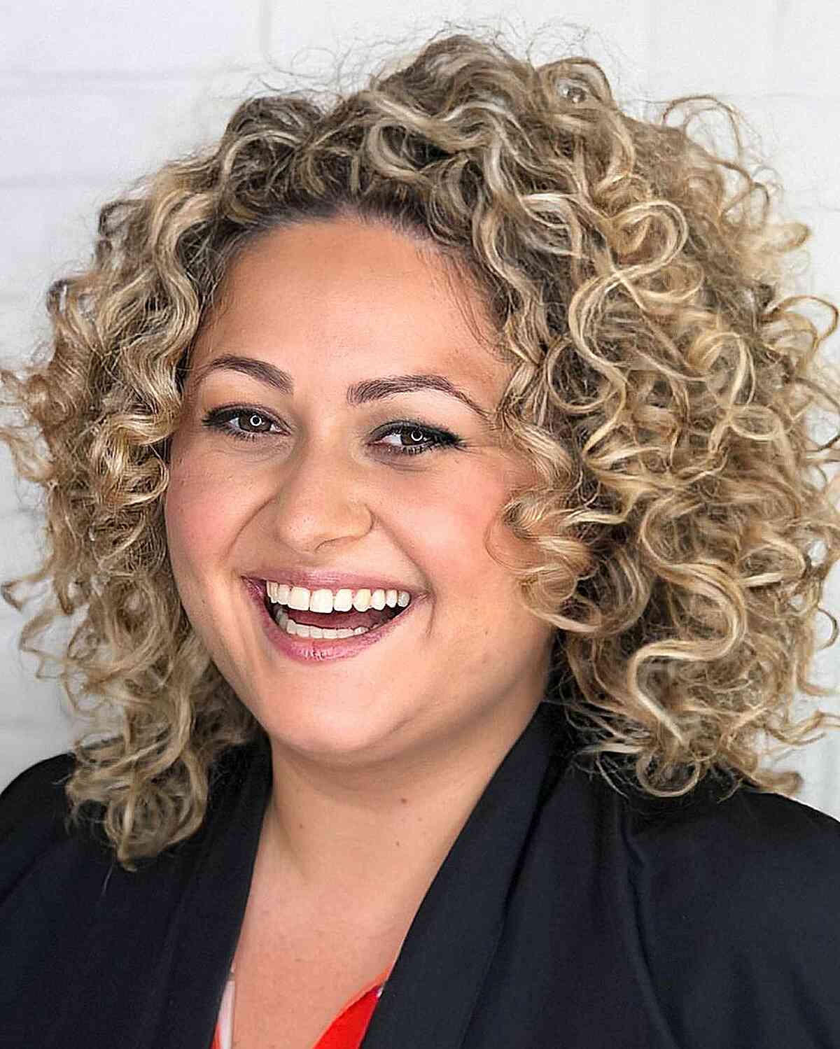 67 Exceptional Haircuts for Round Faces in 2025