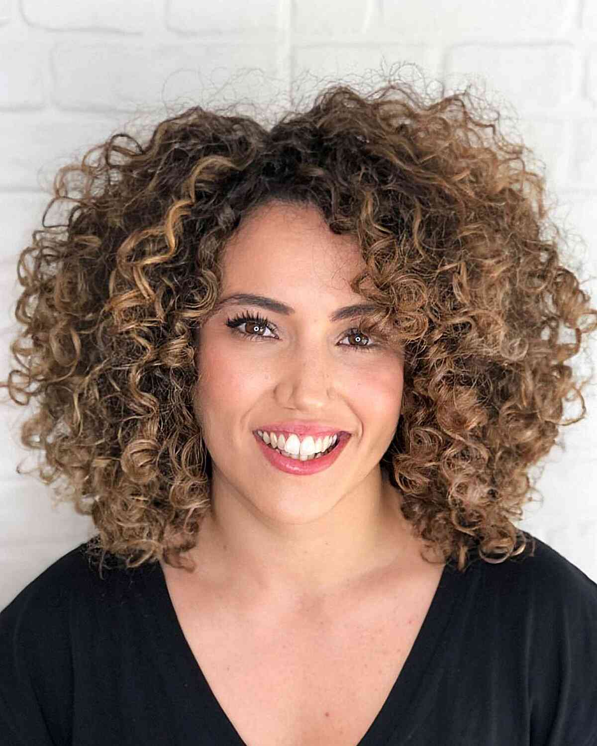 67 Exceptional Haircuts for Round Faces in 2025