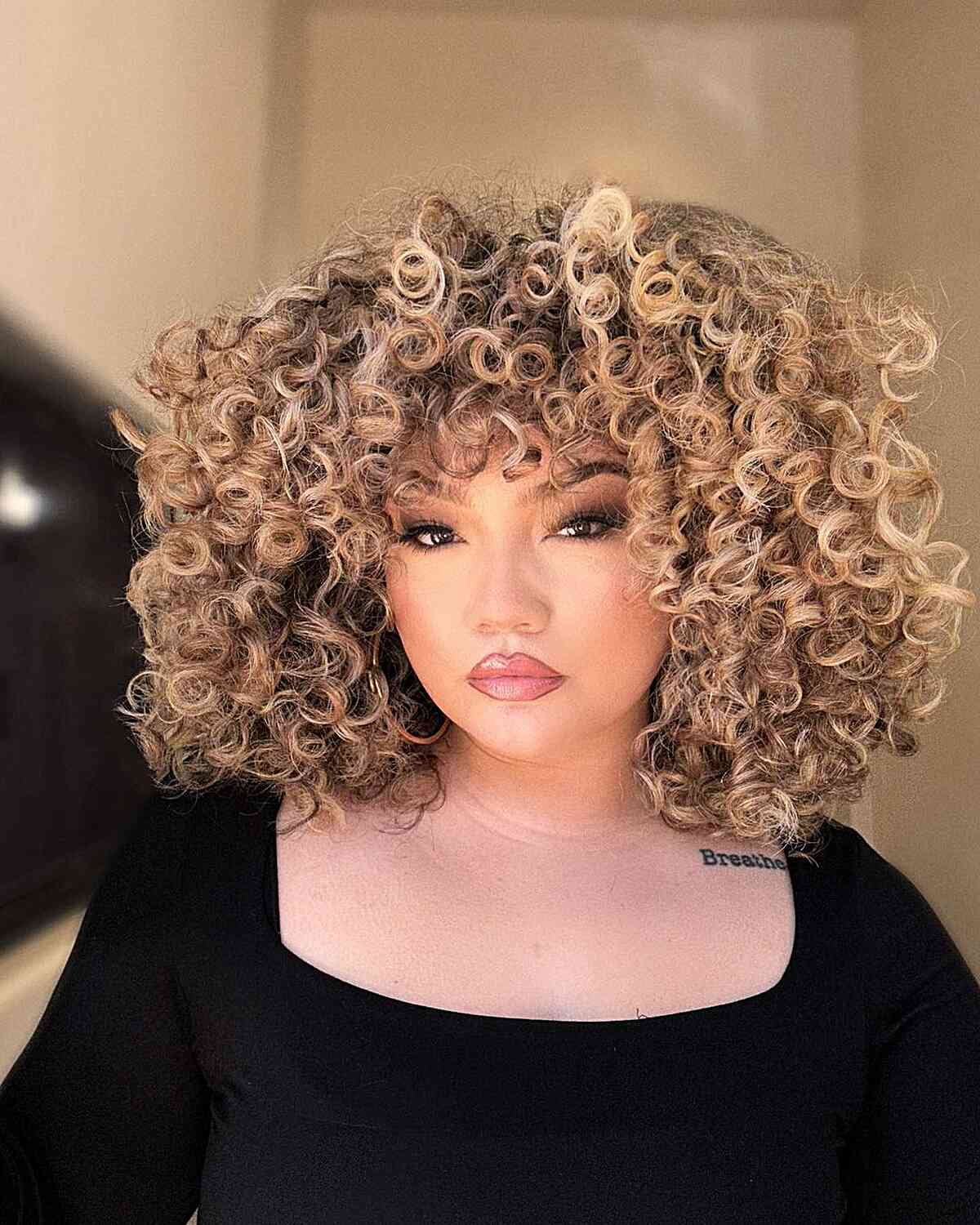 67 Exceptional Haircuts for Round Faces in 2025