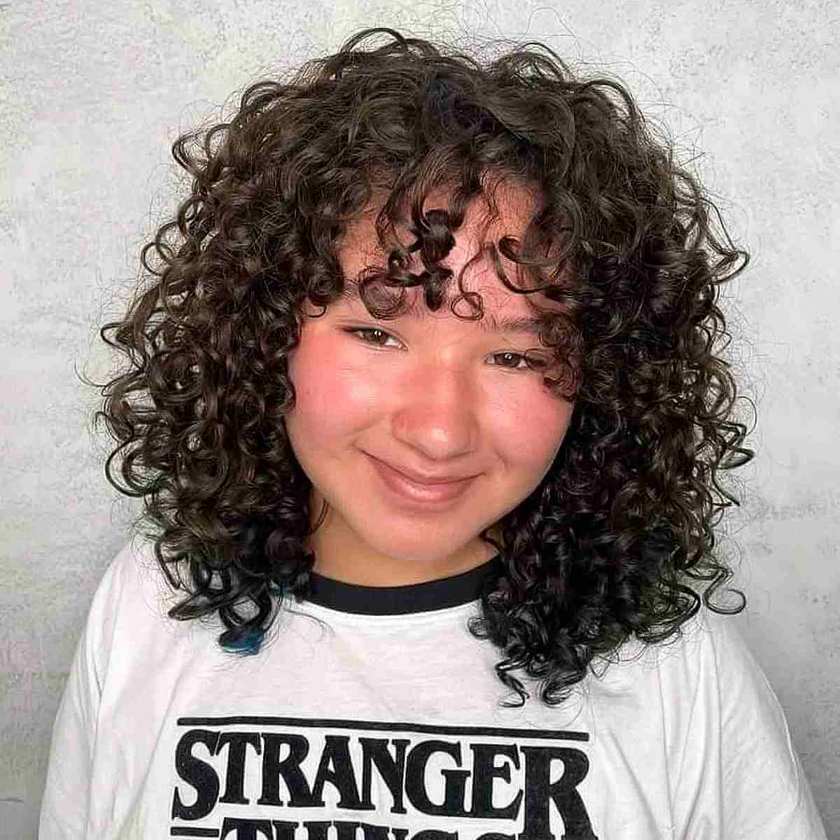 67 Exceptional Haircuts for Round Faces in 2025