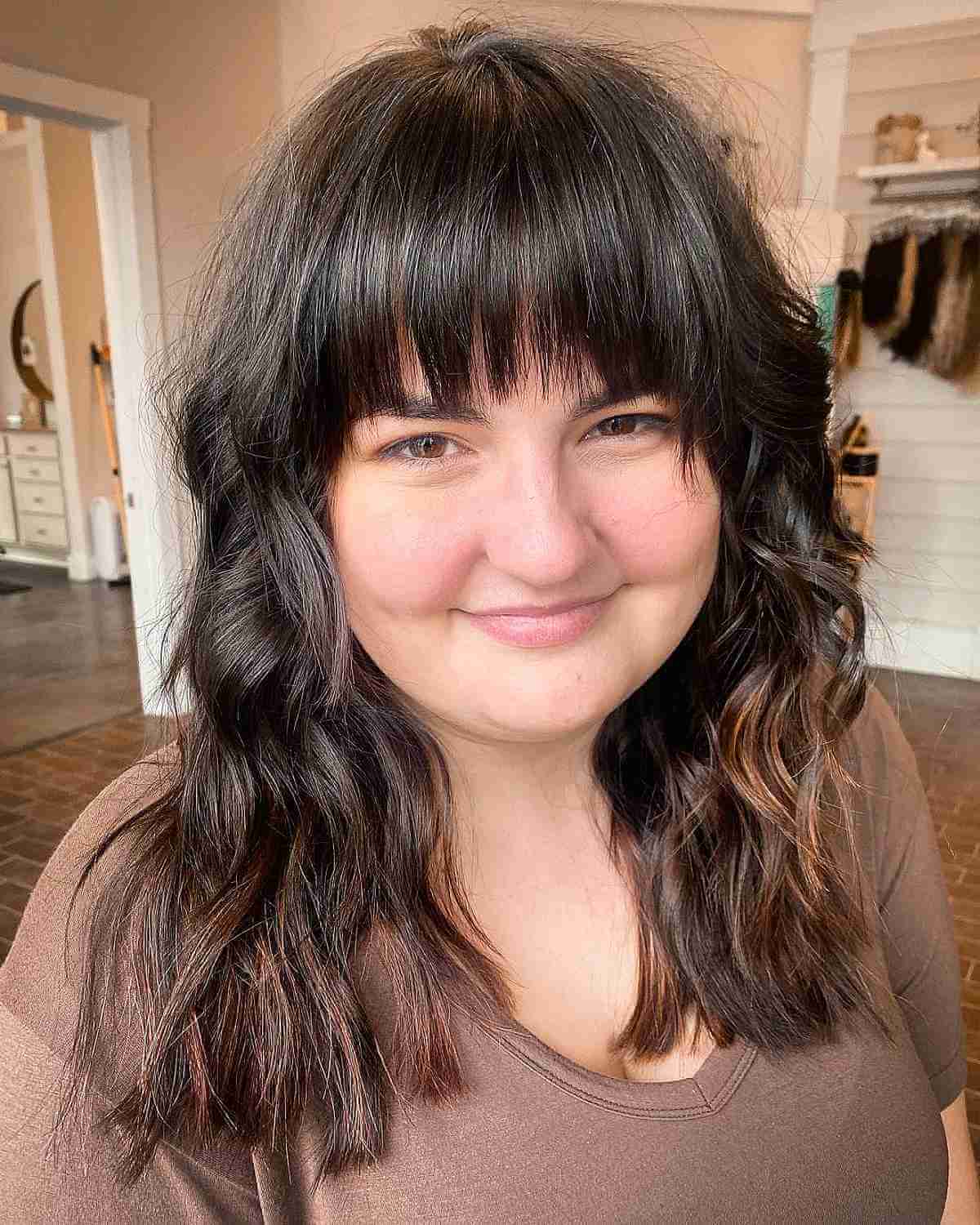 67 Exceptional Haircuts for Round Faces in 2025