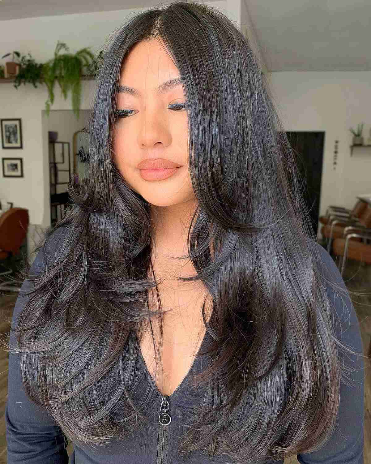 67 Exceptional Haircuts for Round Faces in 2025