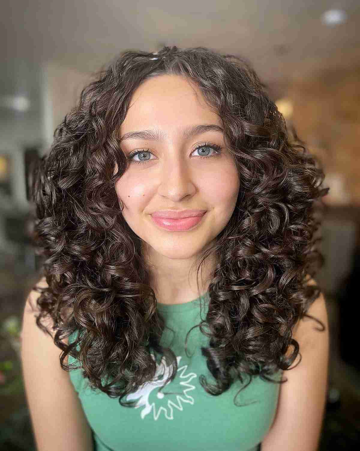 67 Exceptional Haircuts for Round Faces in 2025