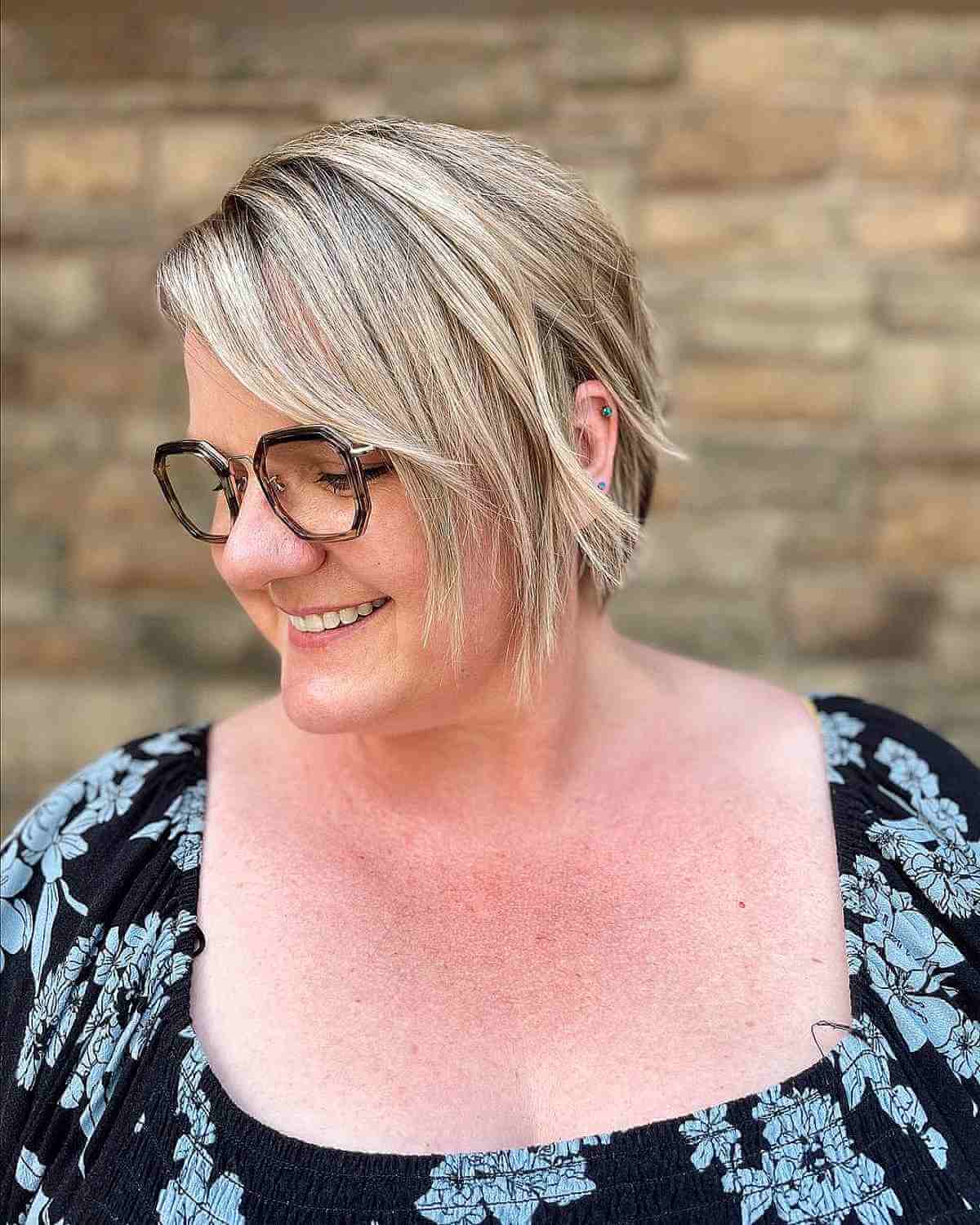 67 Exceptional Haircuts for Round Faces in 2025