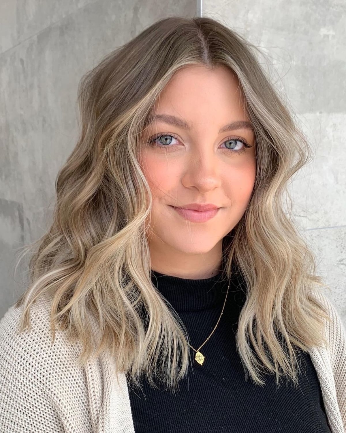 67 Exceptional Haircuts for Round Faces in 2025