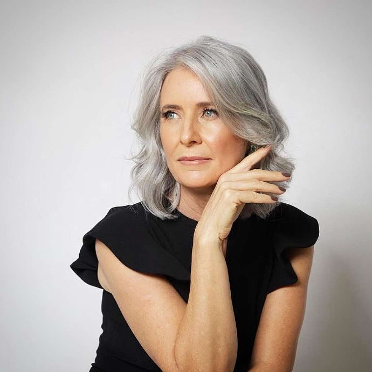 80+ Youthful Hairstyles & Haircuts for Women Over 50