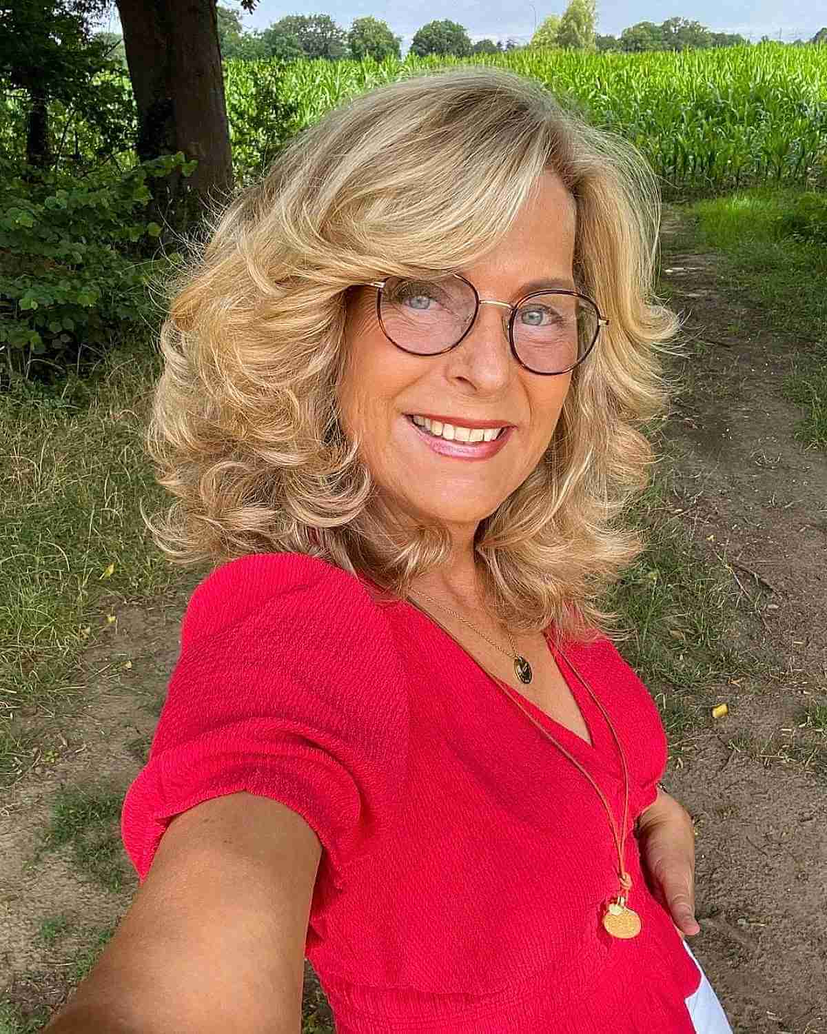 80+ Youthful Hairstyles & Haircuts for Women Over 50