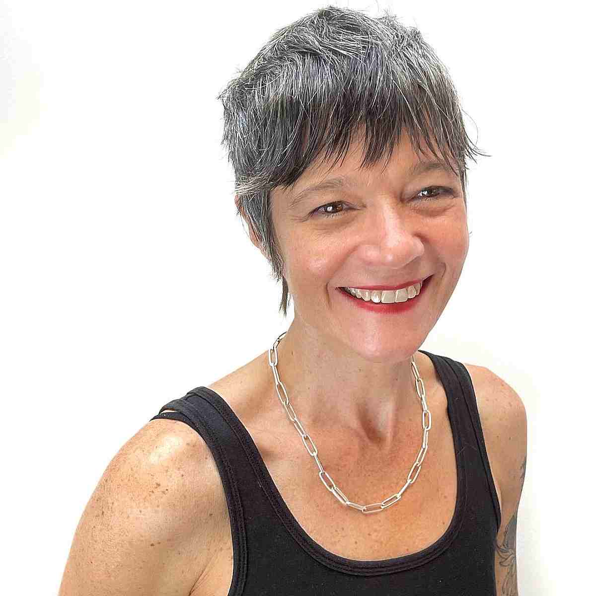 80+ Youthful Hairstyles & Haircuts for Women Over 50