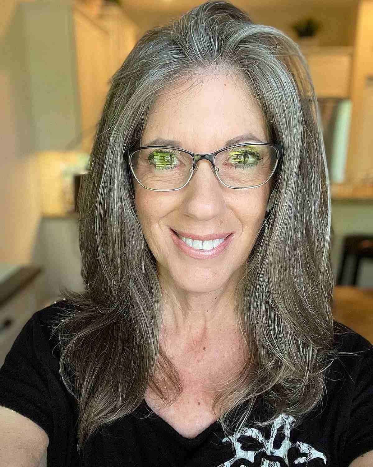 80+ Youthful Hairstyles & Haircuts for Women Over 50