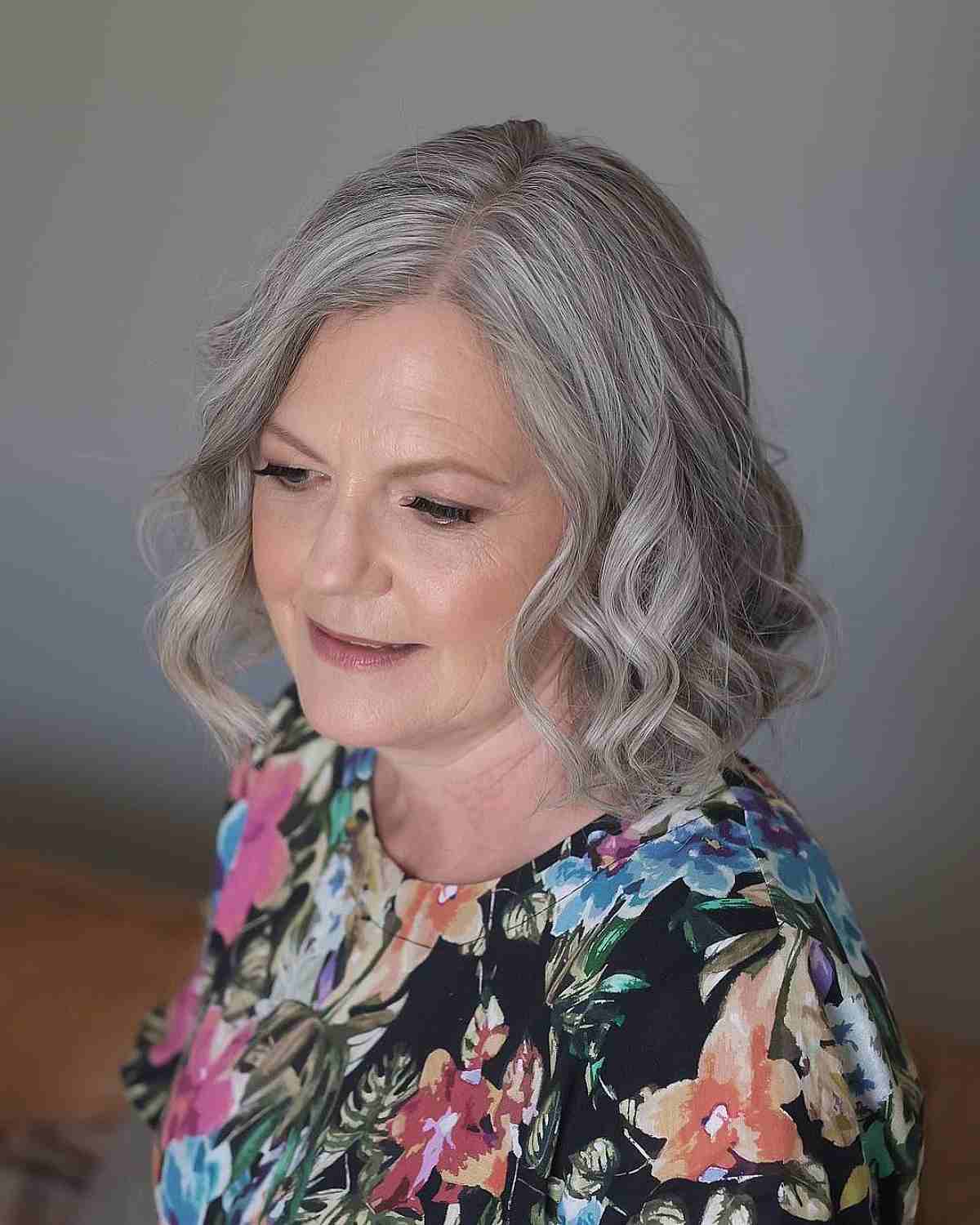 80+ Youthful Hairstyles & Haircuts for Women Over 50